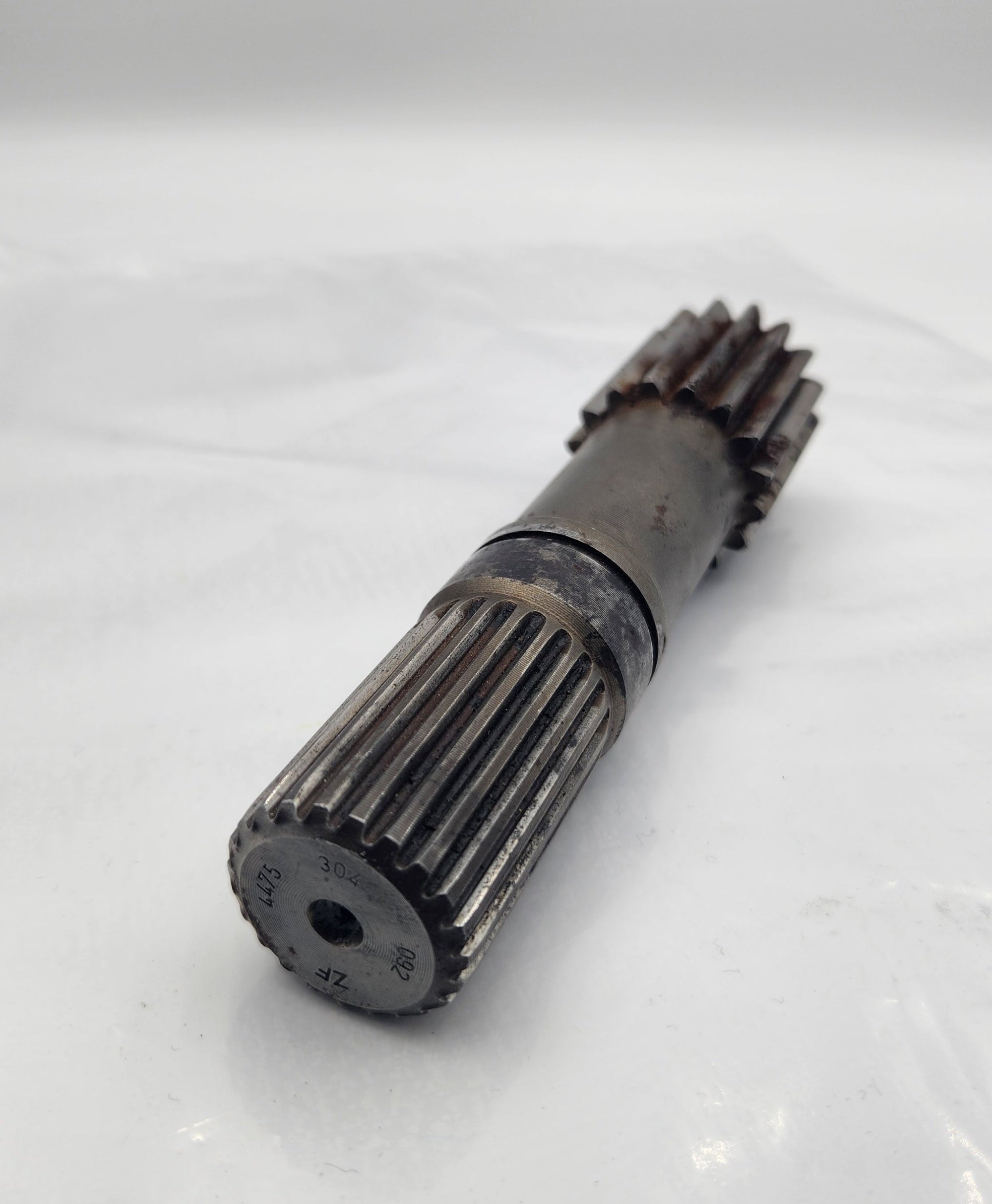 T151065 Eje Solar (Pinion Shaft) | John Deere